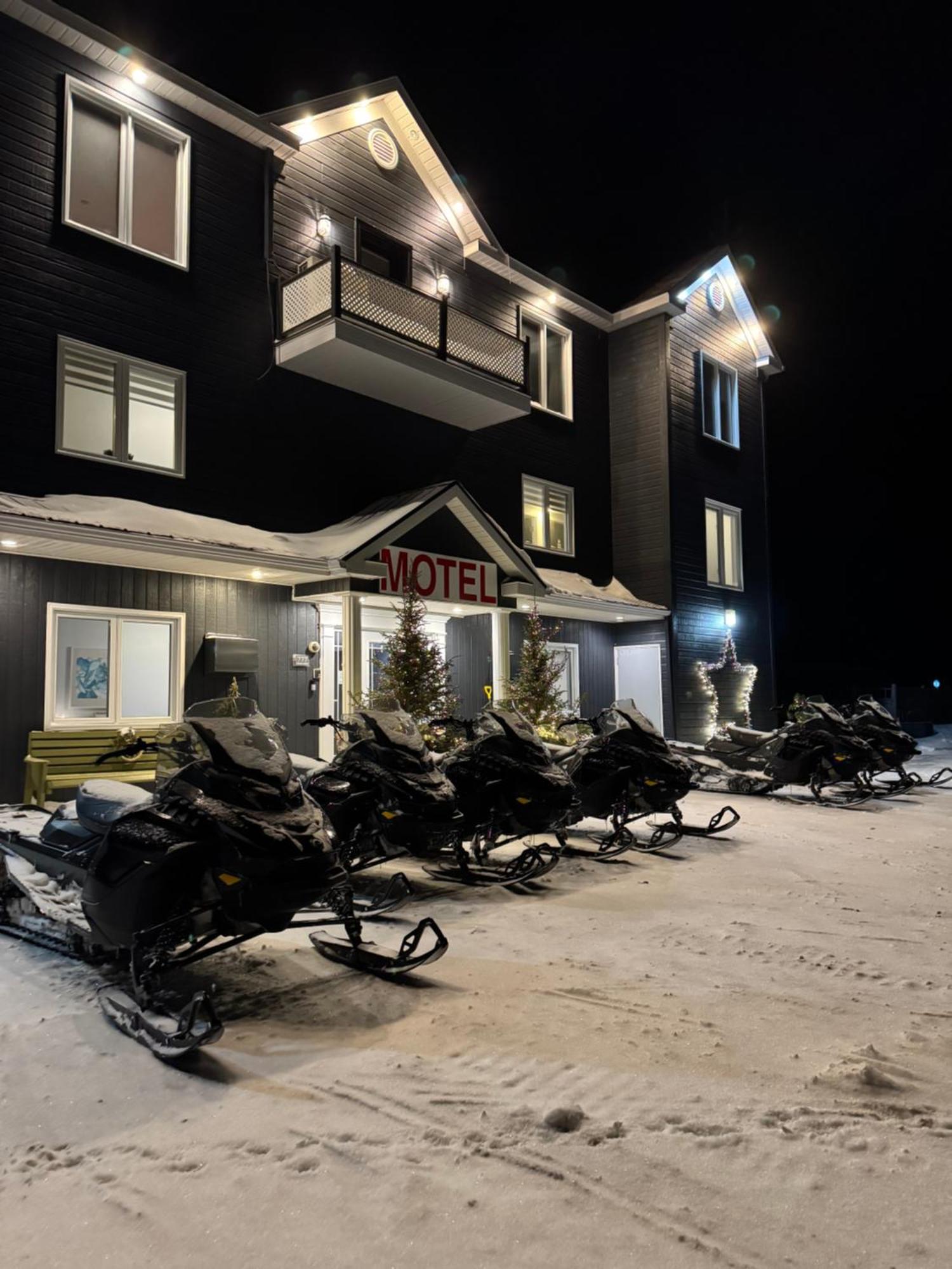 Horizon 777 Hotel Saint-Siméon Exterior photo