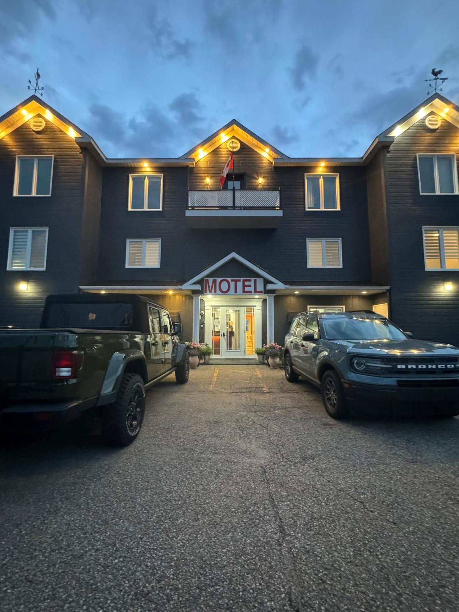 Horizon 777 Hotel Saint-Siméon Exterior photo